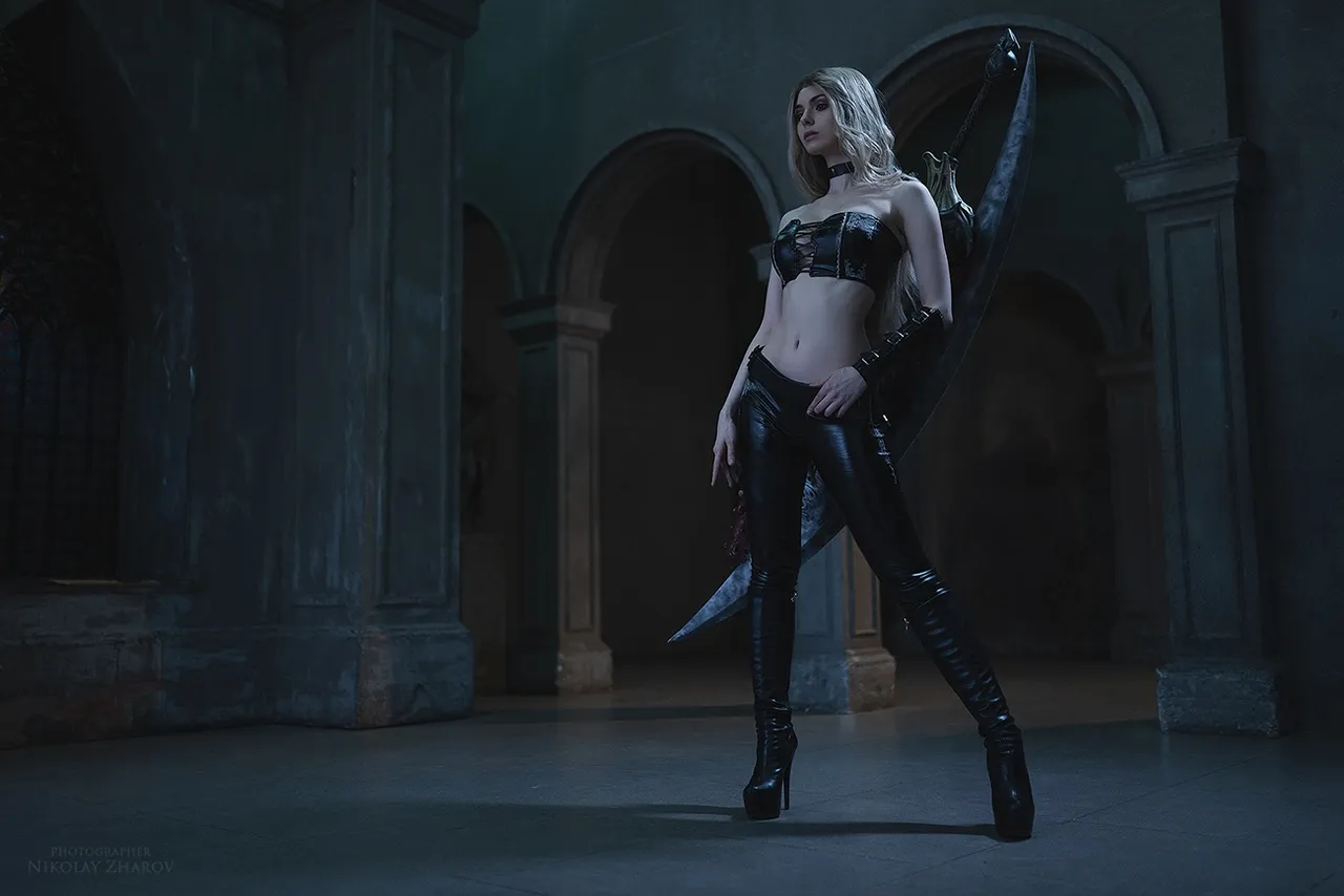Косплей на Триш из Devil May Cry