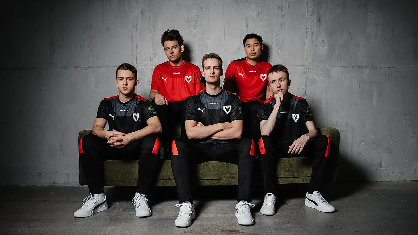 Игроки MOUZ в новой форме PUMA