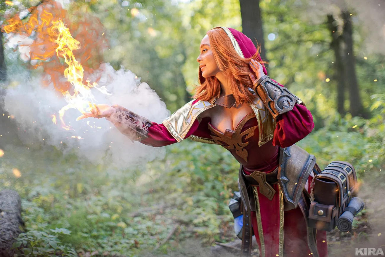 Косплей на Лину из Dota 2