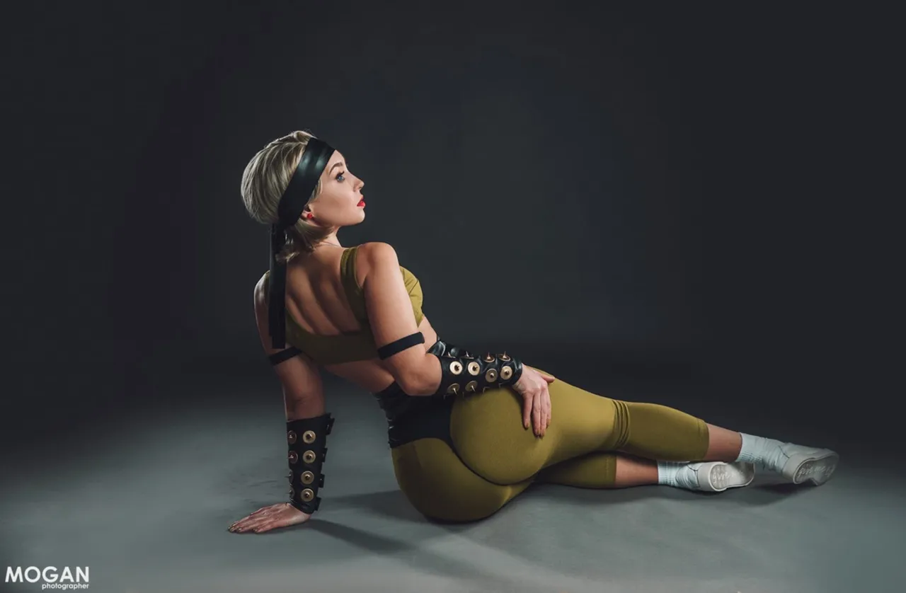 Косплей на Соню Блейд из Mortal Kombat 1