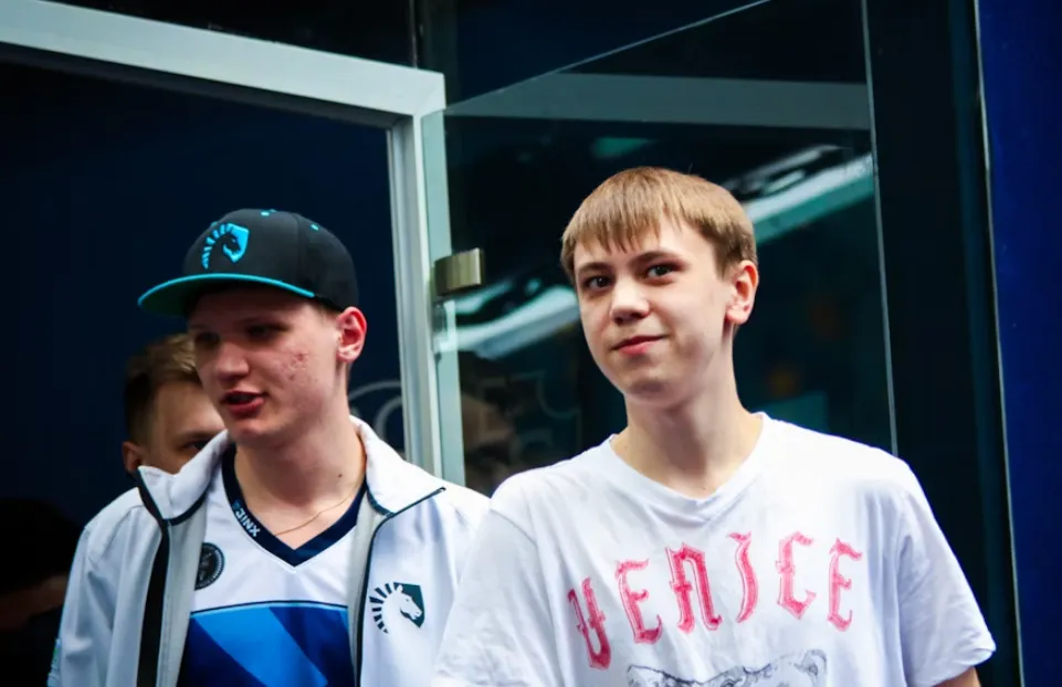 Aiyvan играл вместе с s1mple в Worst Players