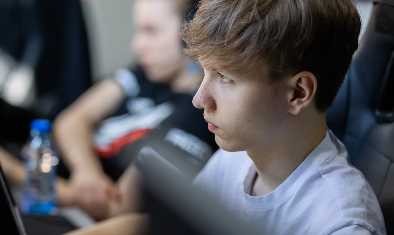 M0NESY на одном из первых буткемпов G2