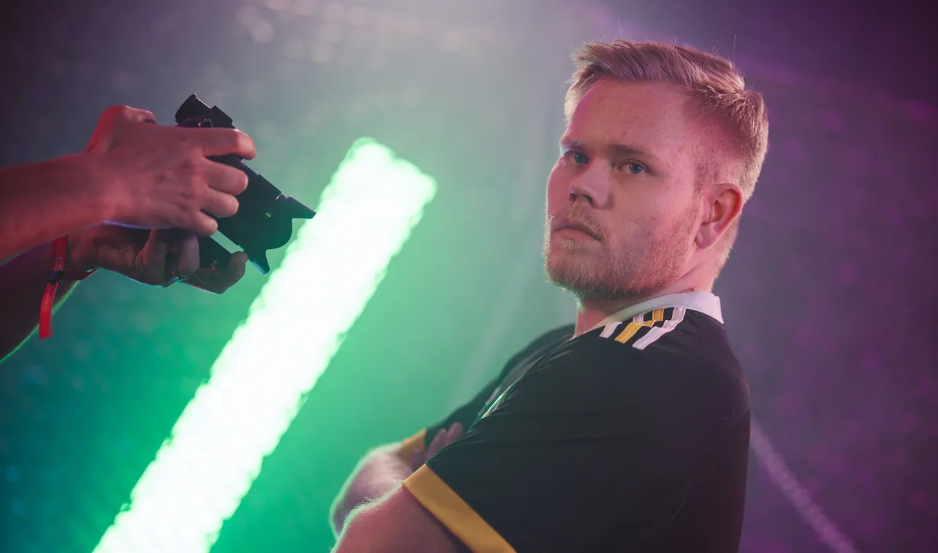 Natus Vincere — Team Vitality: прямая трансляция и коэффициенты на матч ESL Pro League Season 16