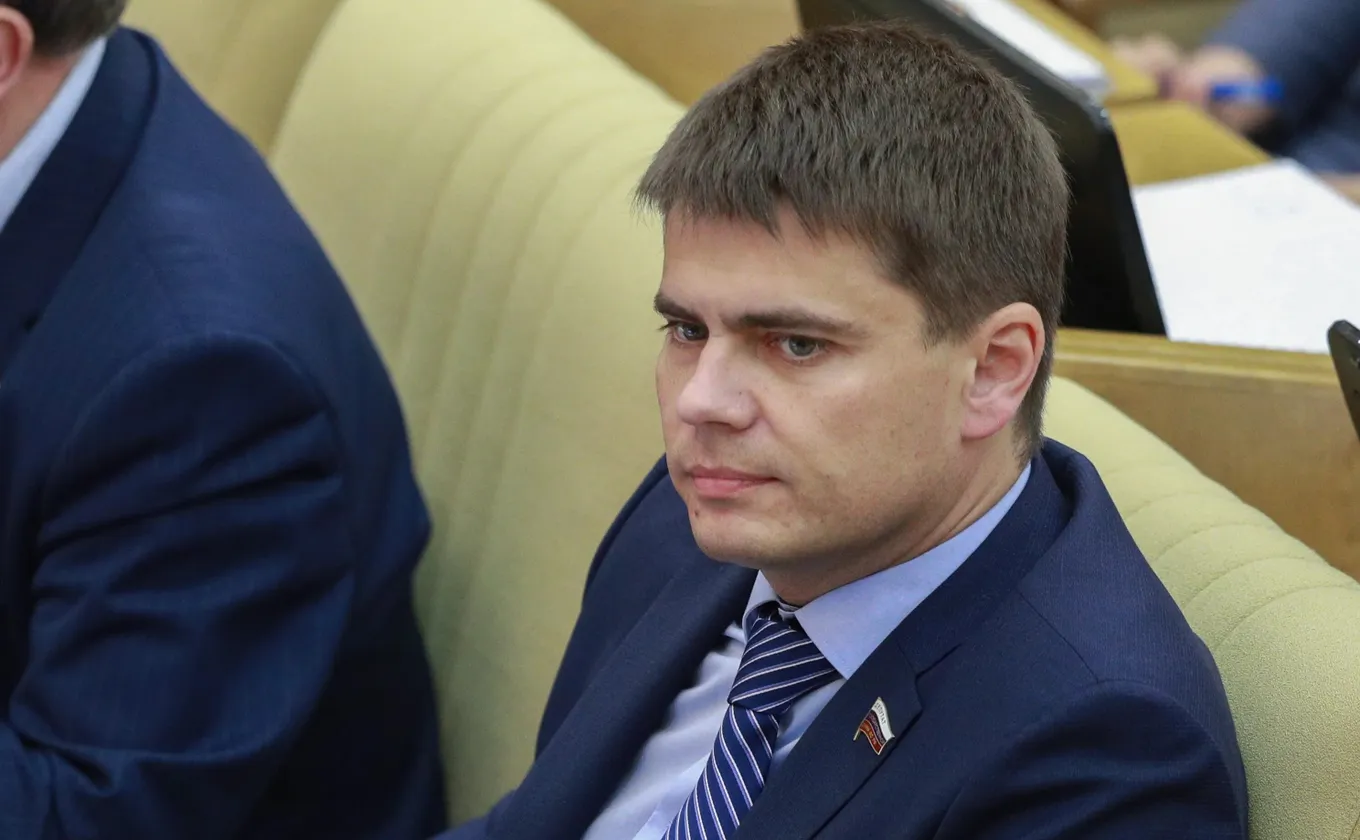 Вечером 9 июня 2026 года председатель комитета Госдумы по информационной политике Сергей Боярский опроверг информацию о штрафах для пользователей за авторизацию через иностранные сервисы