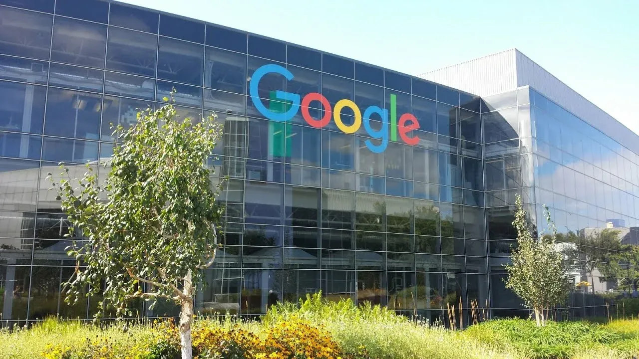 Официальная причина сбоя от Google, владельца YouTube, не разглашена даже после устранения проблем