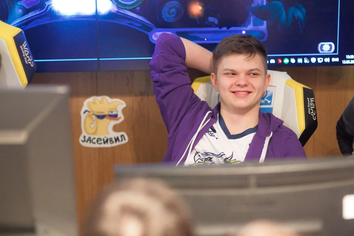 SilverName играет за Team Spirit