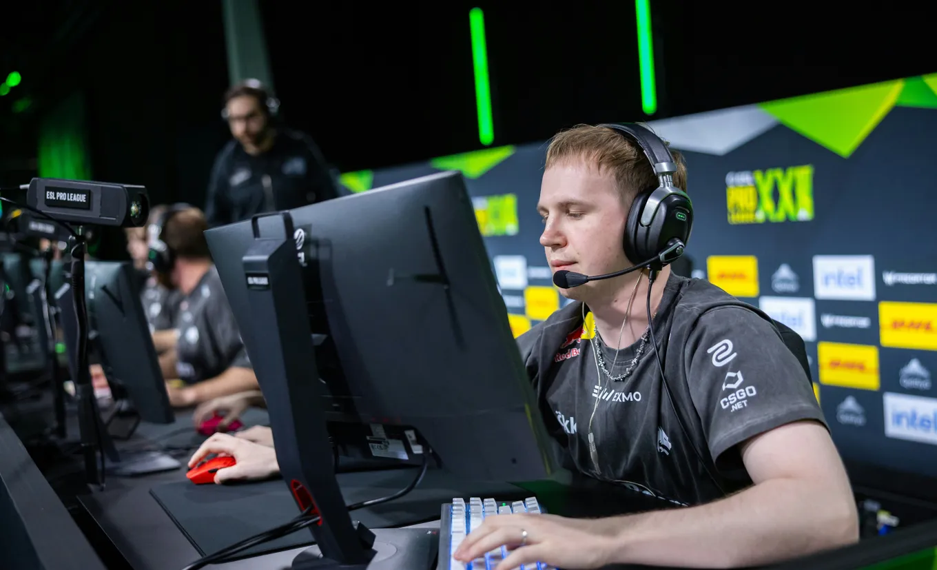 Команды Falcons и Team Spirit прошли в плей-офф ESL Pro League Season 22 без единого поражения