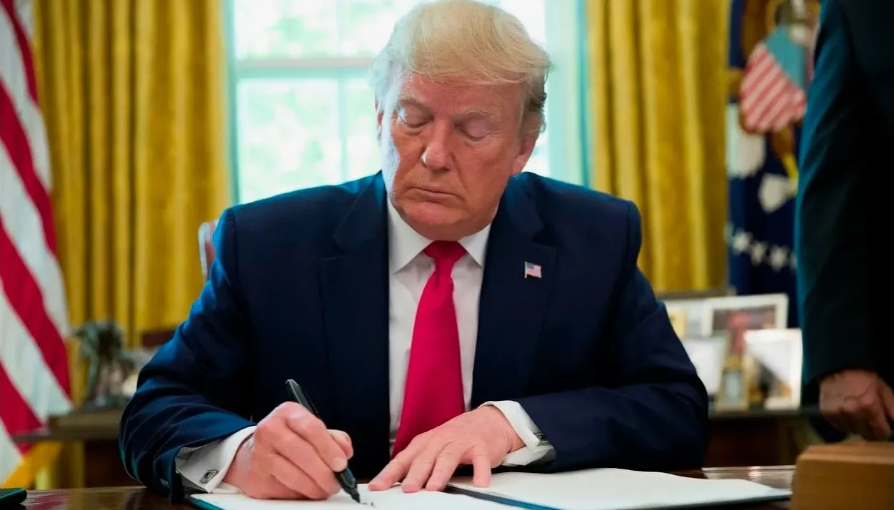 В апреле 2025 года Дональд Трамп ввёл торговые пошлины против более чем 200 стран