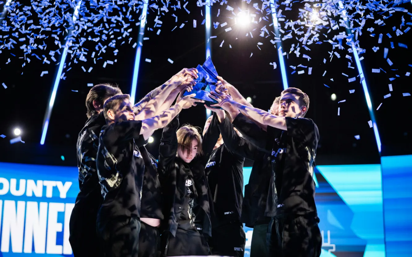 Spirit с трофеем BLAST Bounty 2025 Season 1