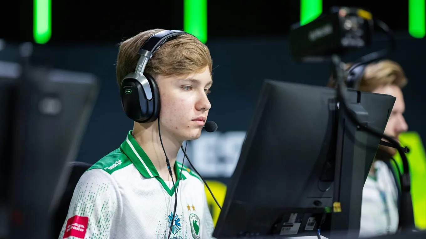 Прогноз на матч Team Falcons – NAVI: «соколы» справятся с «рожденными побеждать»