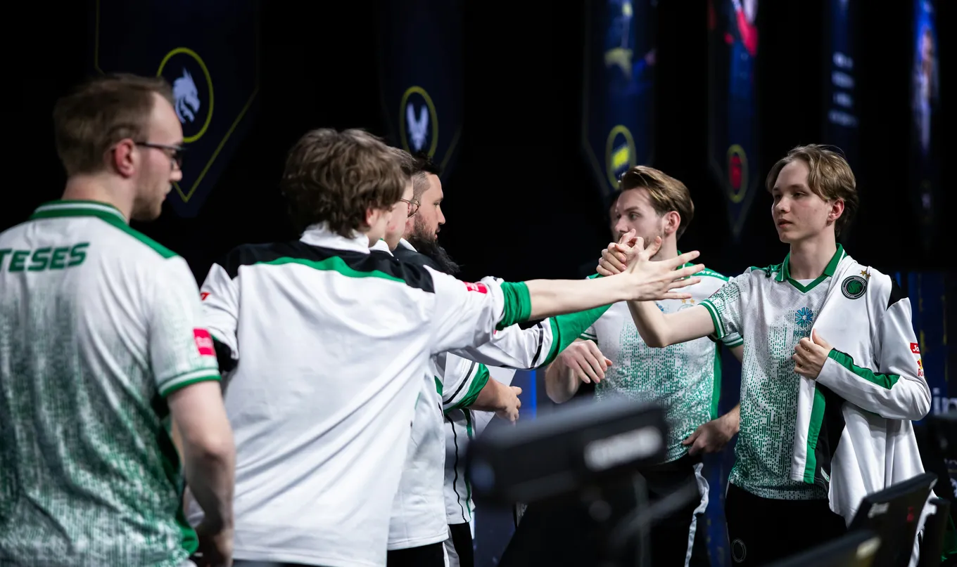 В решающем матче за выход в плей-офф Falcons уступила MOUZ со счётом 0-2 и покинула турнир
