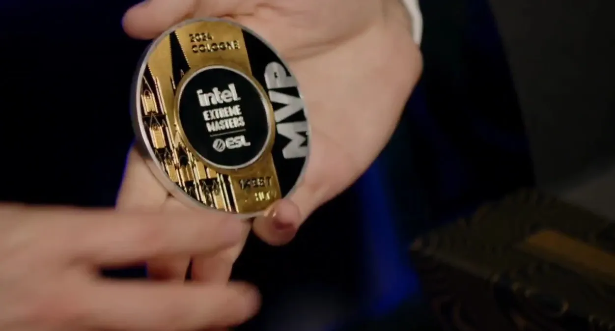 Момент трансляции Buster с медалью MVP IEM Cologne 2024