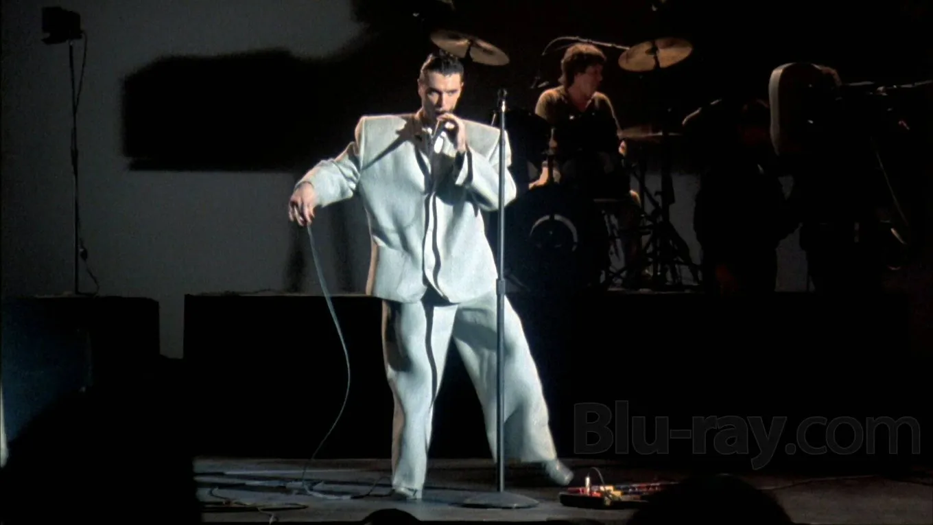 Кадр с концерта Stop Making Sense – Talking Heads