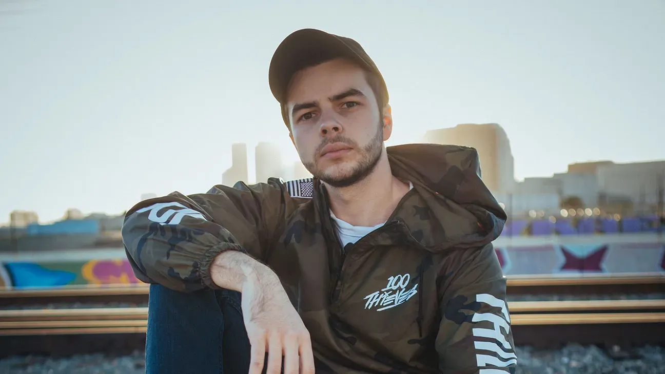 Американская организация 100 Thieves была создана бывшим про-игроком в Call of Duty Мэттью Nadeshot Хагом, и именно он является самым узнаваемым лицом бренда