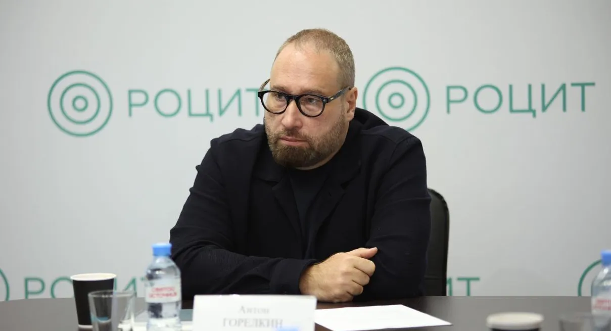 Антон Горелкин посчитал, что ответственность должны понести как исполнители и заказчики, так и должностные лица, допустившие взлом