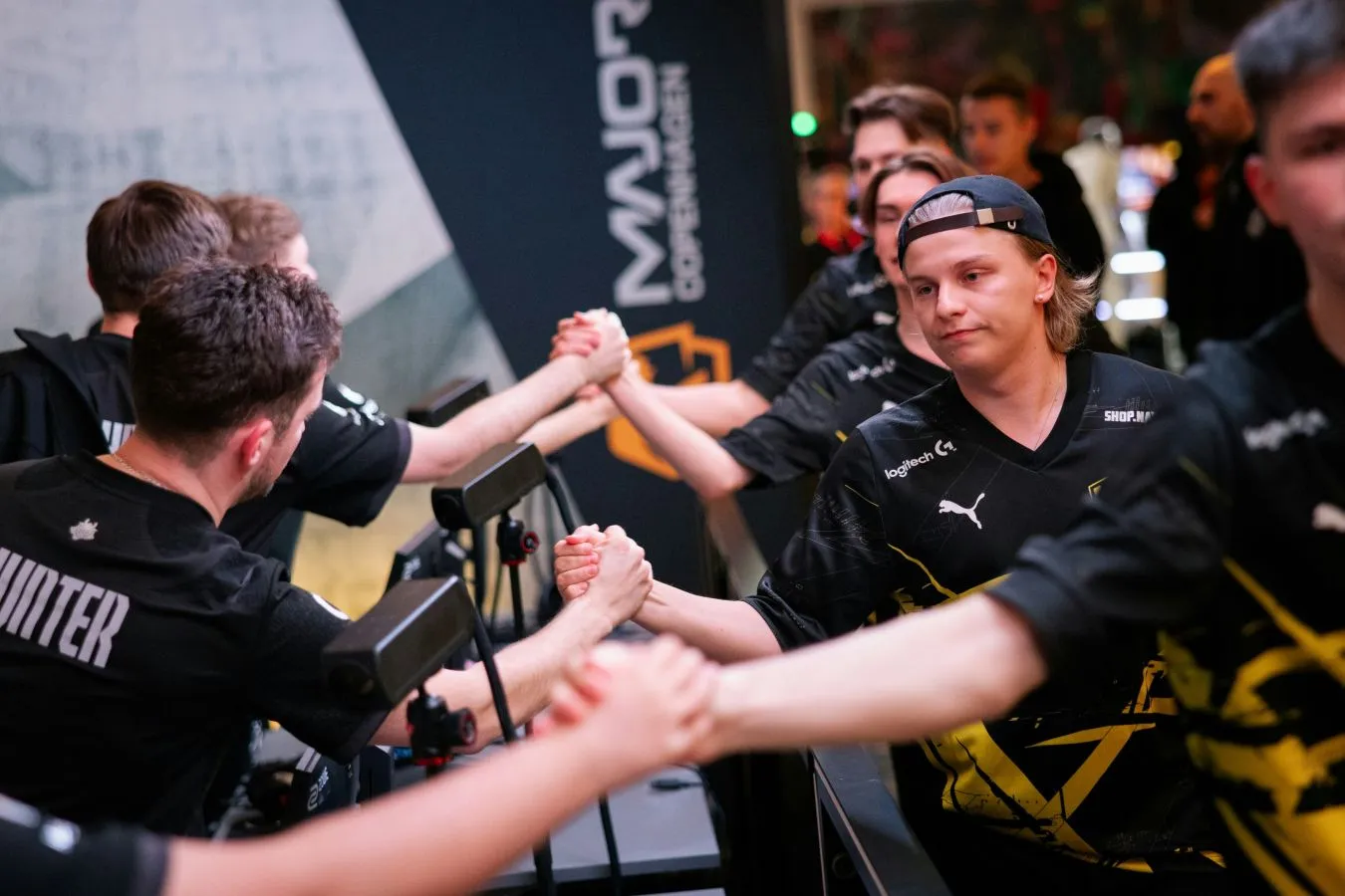 Игроки Natus Vincere и G2 Esports
