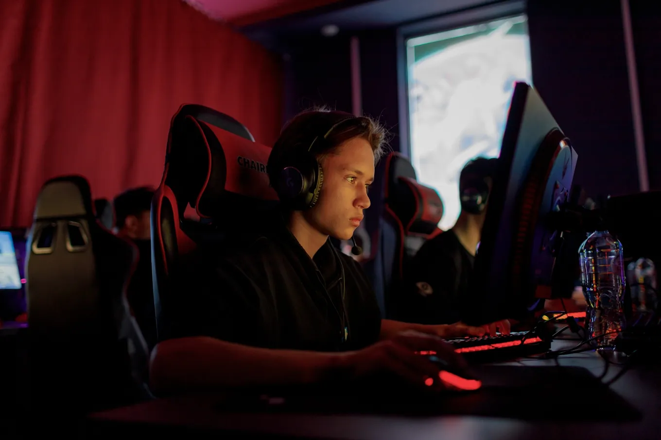 С Counter-Strike Алексей познакомился в возрасте семи лет – первой версией стала легендарная CS 1.6