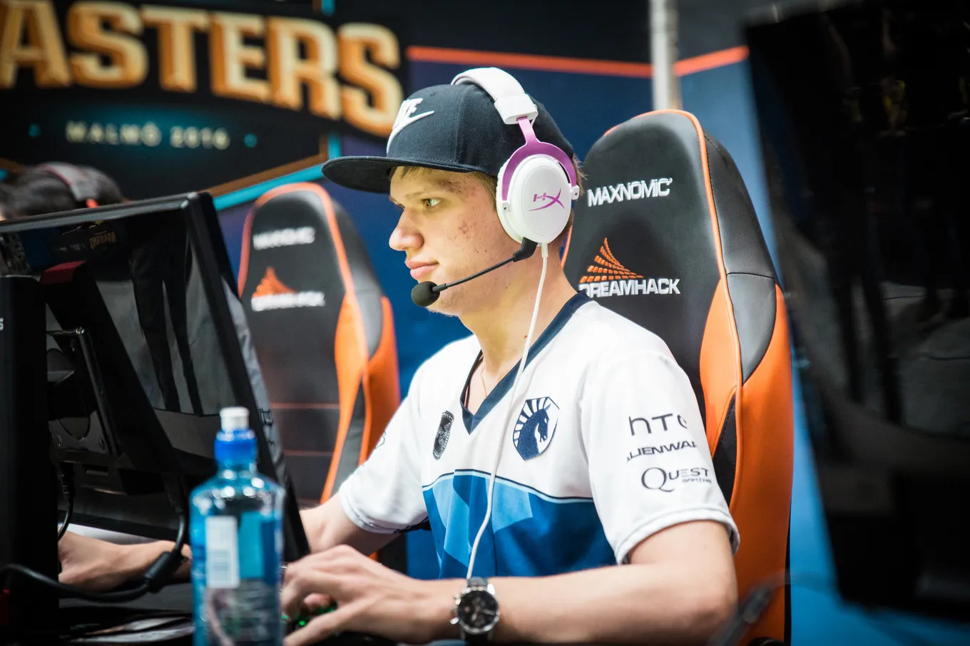 Александр s1mple Костылев