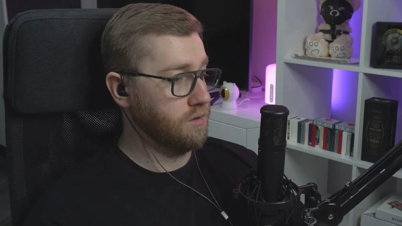 Первую трансляцию на Twitch Insider провёл 25 ноября 2017 года и быстро стал частым гостем у топовых русскоязычных стримеров
