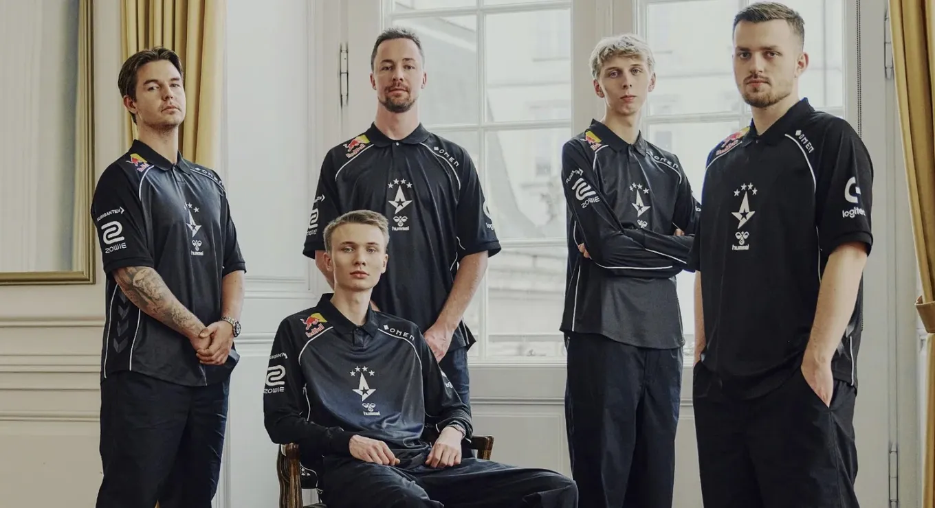 Новая форма Astralis