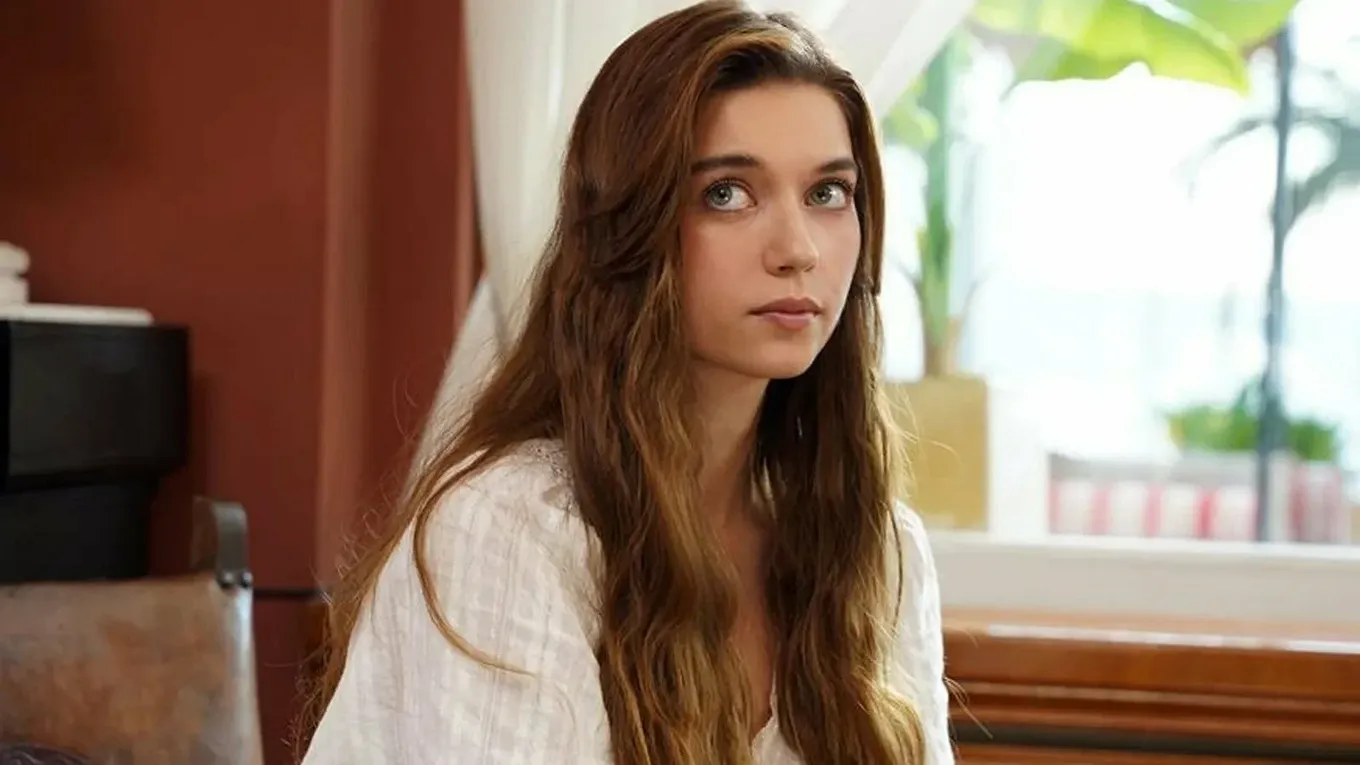 Кадр из сериала «Зимородок»