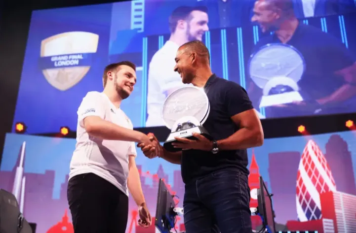 Рууд Гуллит на чемпионате мира по FIFA 17