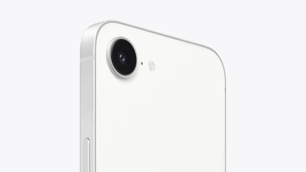 iPhone 16e появится в российских магазинах после 28 февраля 2025 года