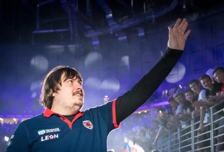 Михаил Dosia Столяров