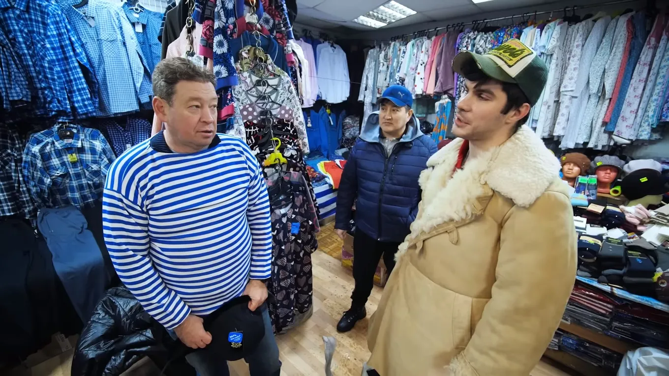 Слуцкий примеряет тельняшку
