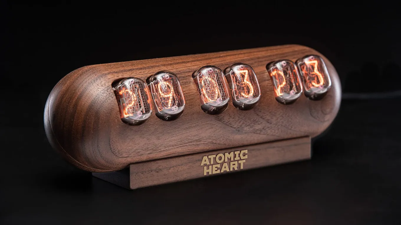 Ламповые часы «Капсула» в стилистике Atomic Heart