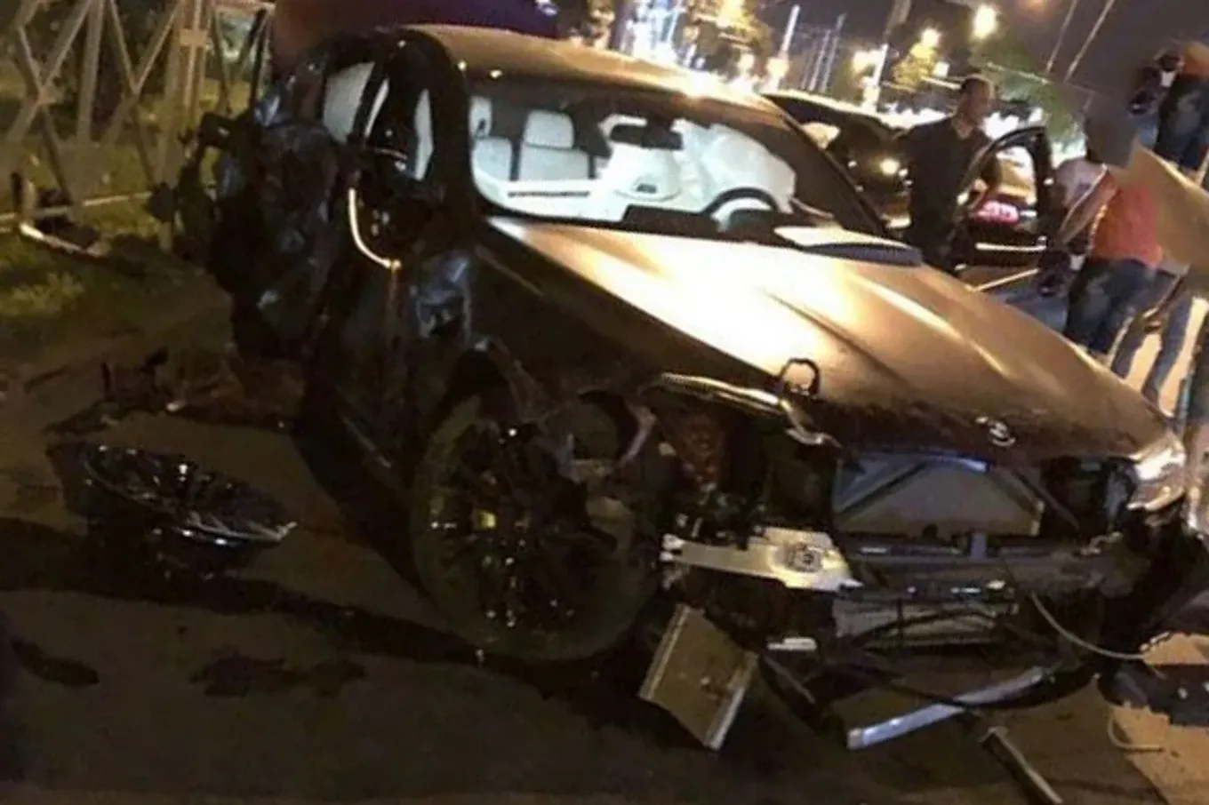 В том же 2018 году Смолов попал в аварию на BMW M5, после чего скрылся с места ДТП