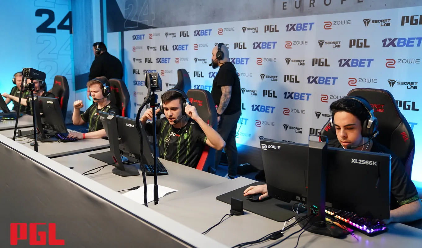 Команда Team Falcons