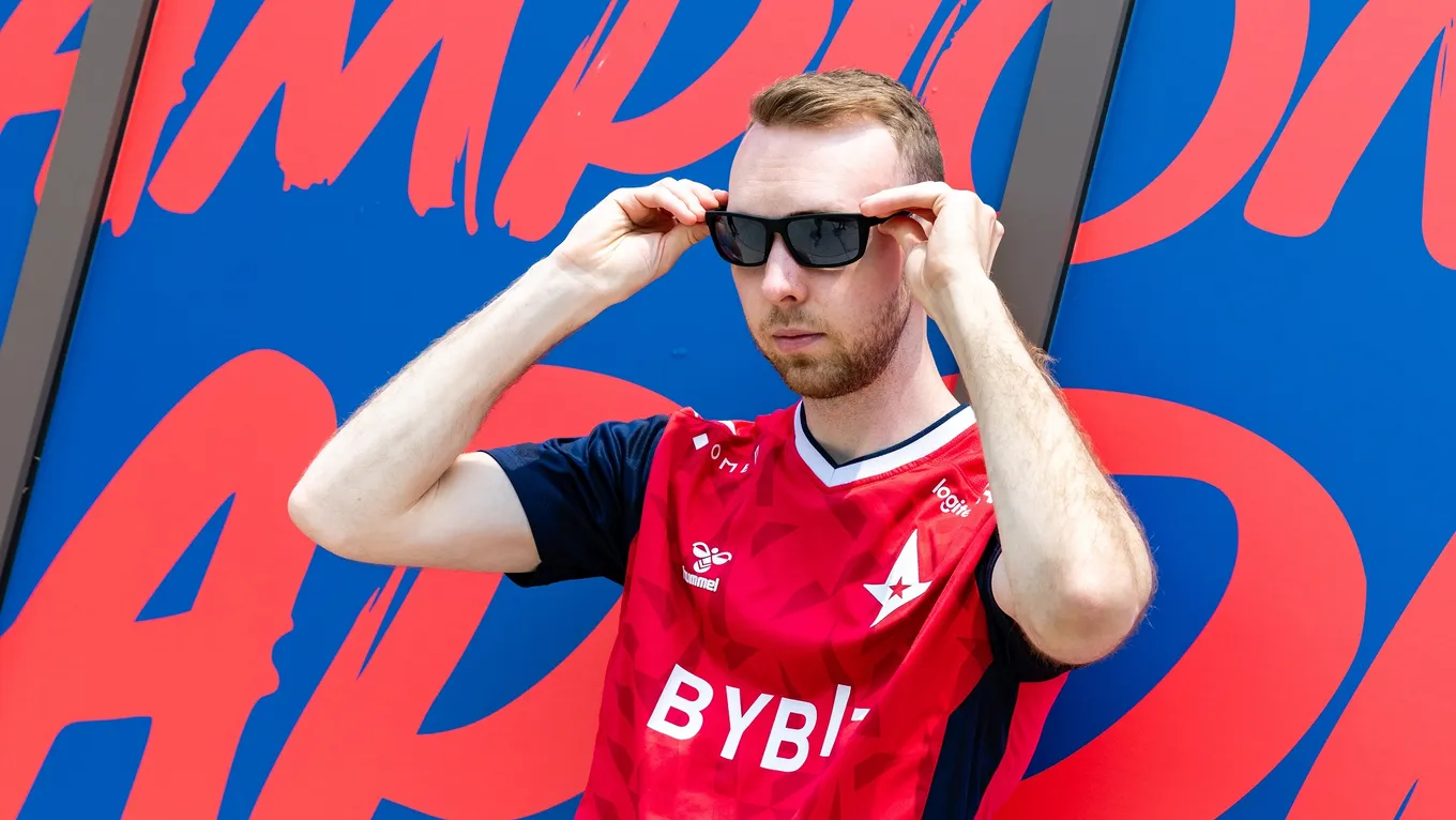 Лукас gla1ve Россандер