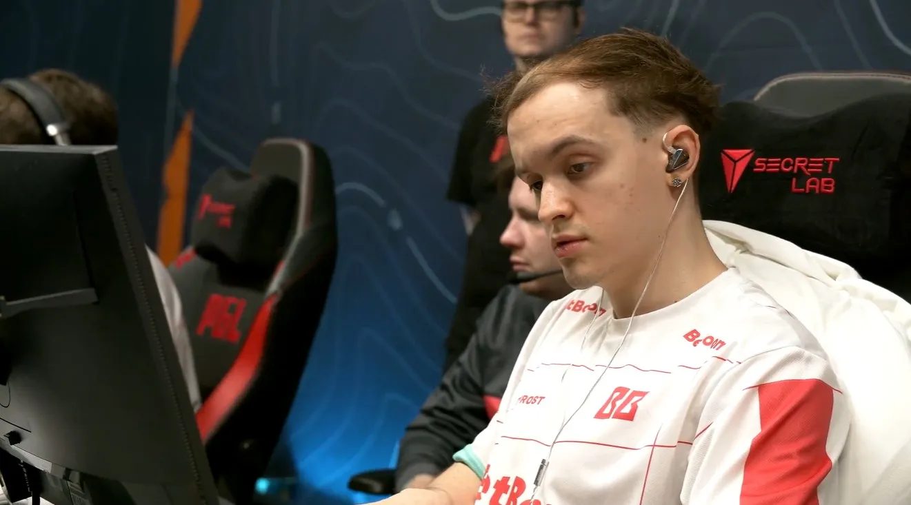 Артём ArtFr0st Харитонов без кепки на PGL Masters Bucharest 2025