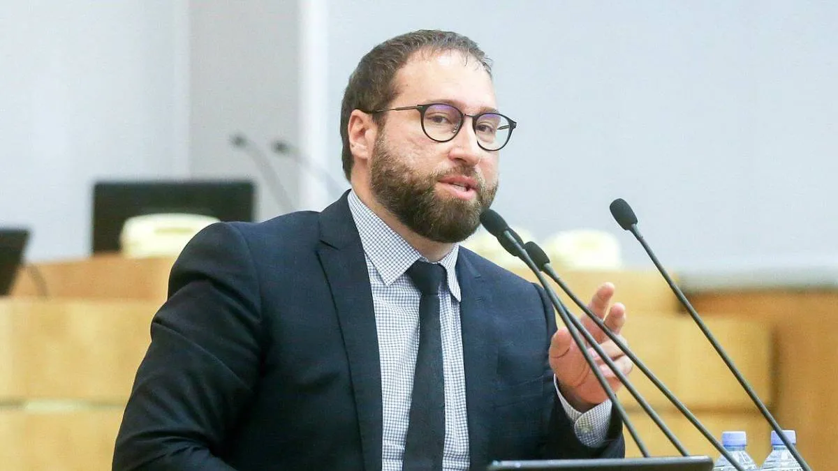 Антон Горелкин сообщил, что часть зарубежных сервисов легко могут вернуться в РФ, но всё зависит от них и без конкуренции по итогу не обойдётся