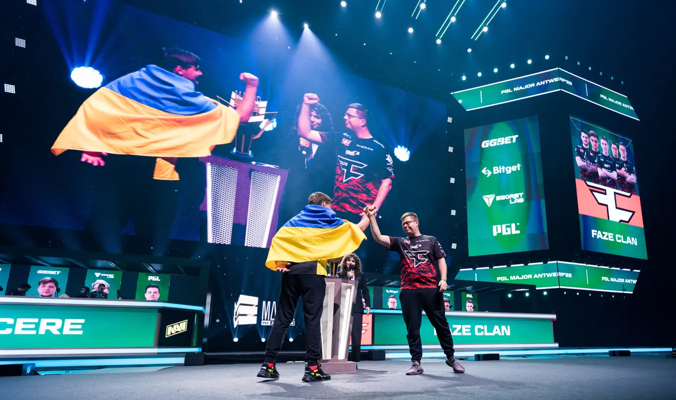 Natus Vincere — FaZe: грандиозный финал между лучшими коллективами мира!