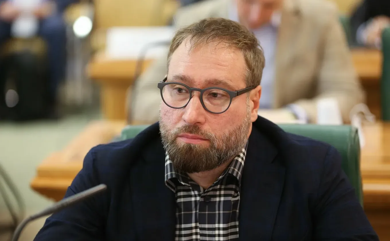 Парламентарий уточнил, что вероятность возвращения на платформу российских авторов «ничтожно мала»