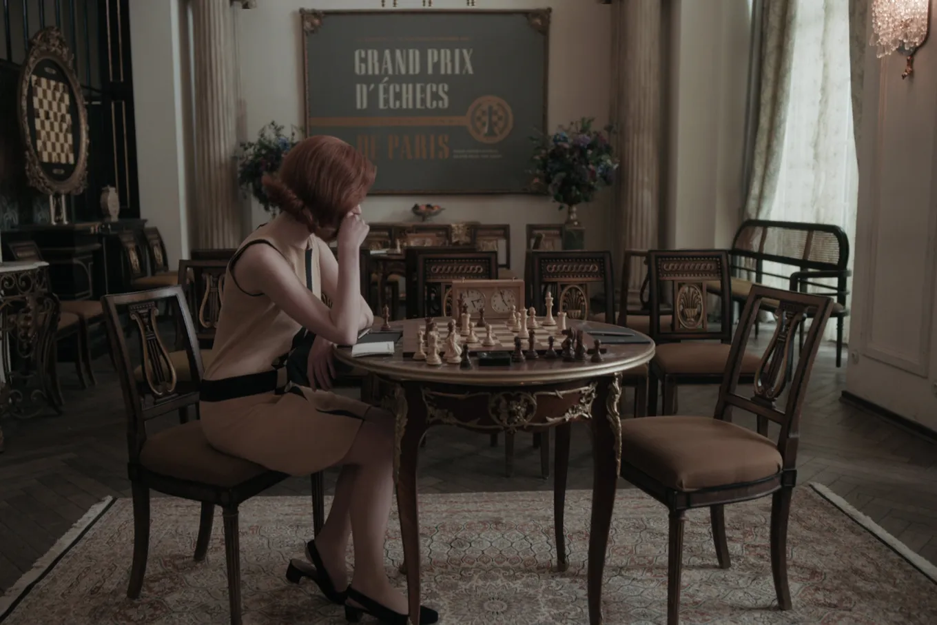 Кадр из сериала «Ход королевы»