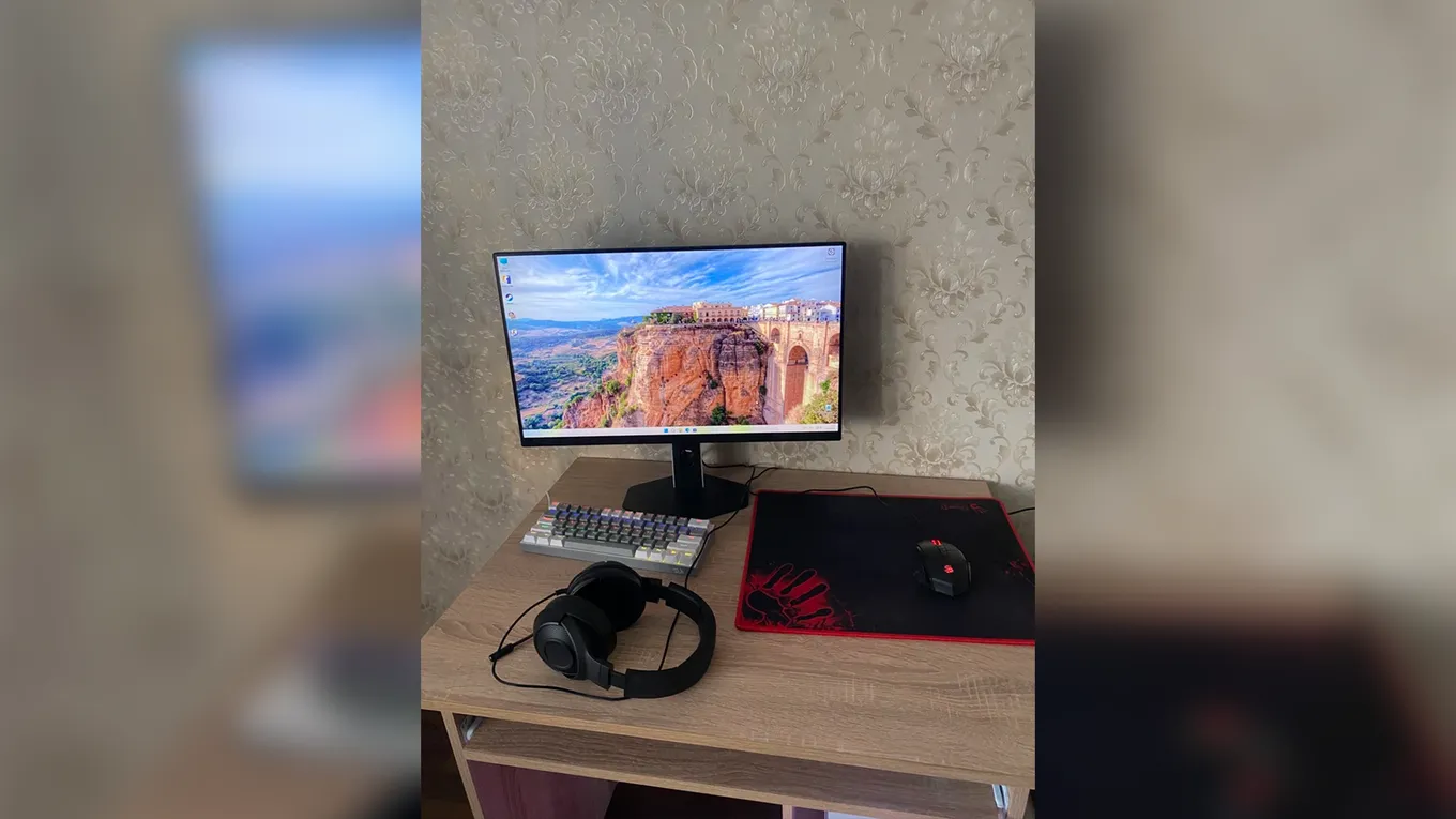 Redmi G25 2025 имел аналогичный дизайн, но безальтернативную «герцовку» в 200 единиц