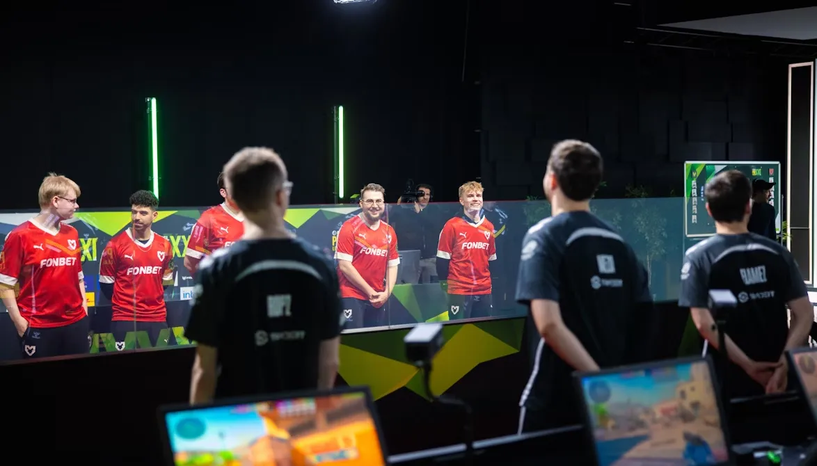 В гранд-финале ESL Pro League Season 21 встретились Team Vitality и MOUZ