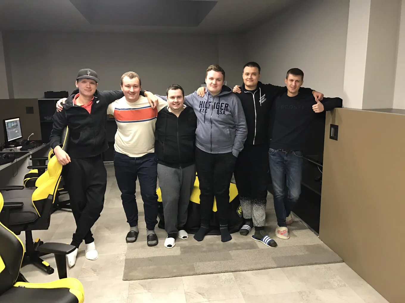 В апреле 2016-го s1mple оказался в инактиве «жидких» и лишь в августе того же года официально перешёл в Natus Vincere