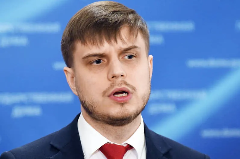 По словам заместителя председателя комитета Госдумы по информационной политике Антона Ткачёва, вероятность принятия инициативы о запрете звонков в мессенджерах в РФ – низкая