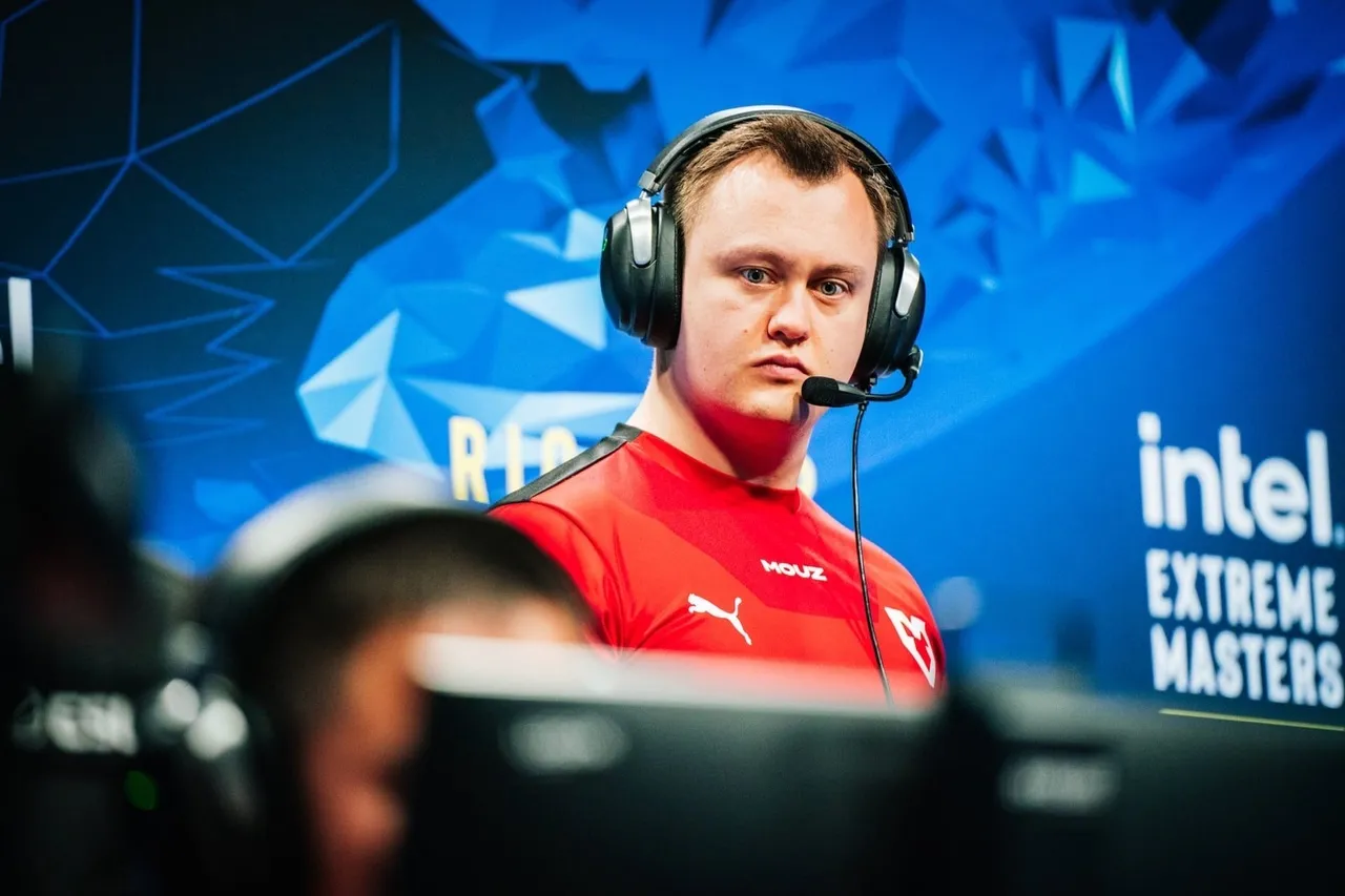 Деннис sycrone Нельсен