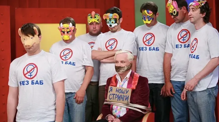 Кадр из сериала «Счастливы вместе»