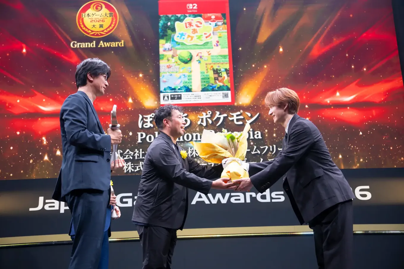 Момент вручения награды за победу в номинации Игра года на Japan Game Awards 2026