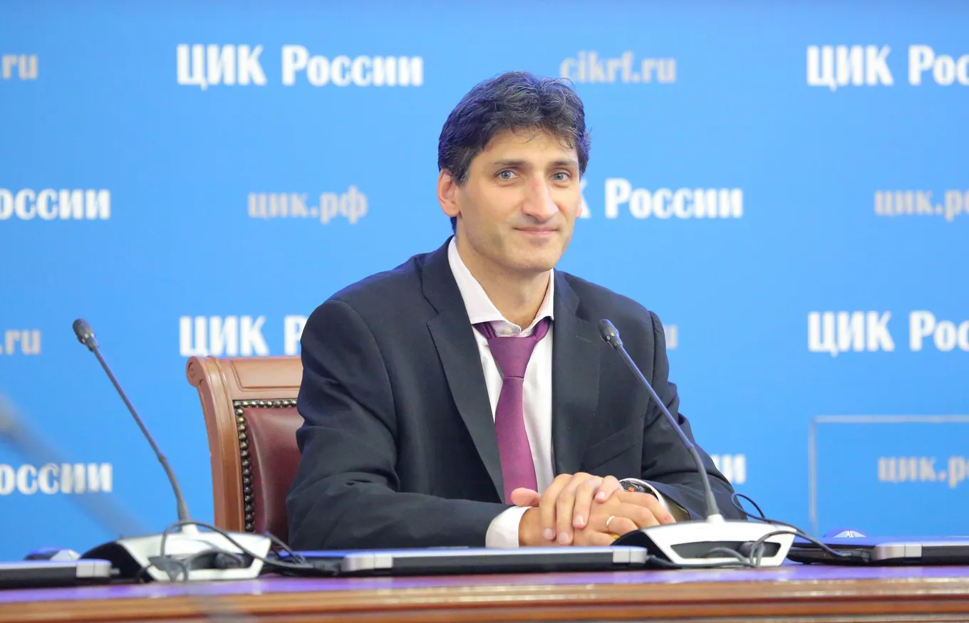 Замминистра цифрового развития, связи и массовых коммуникаций Олег Качанов уточнил, что обязательная регистрация через «Госуслуги» не будет распространяться на всех пользователей маркетплейсов