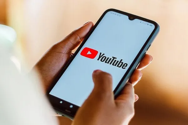 YouTube на смартфоне