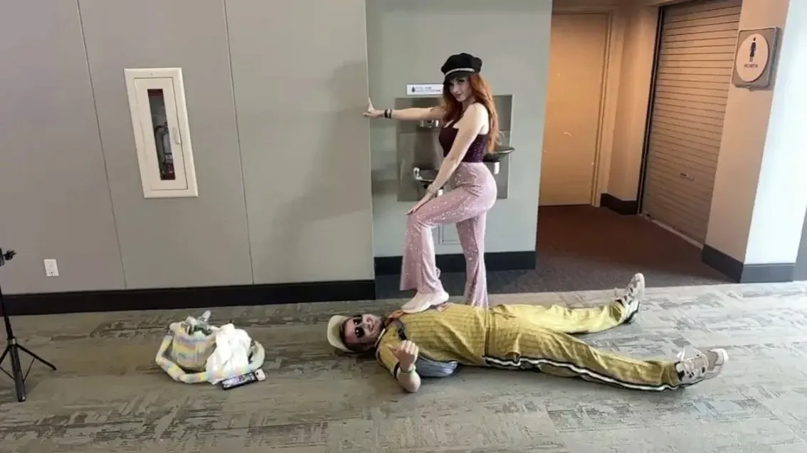 Maddyson и Amouranth на TwitchCon