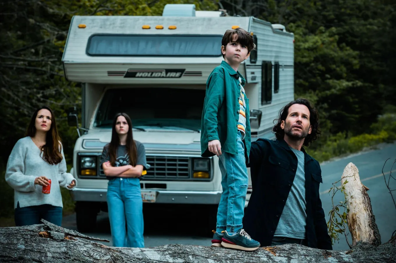Кадр из сериала «Извне»