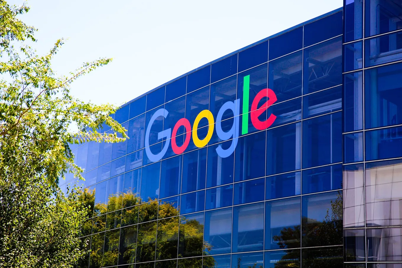 Google сам не планирует уходить из России